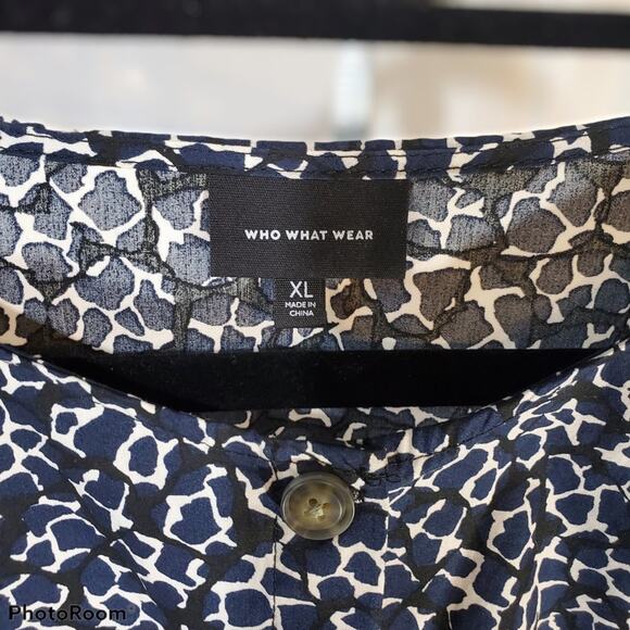 Who What Wear | Blue, Button Down, Giraffe Print Shirt | Size XL - Picture 3 of 7